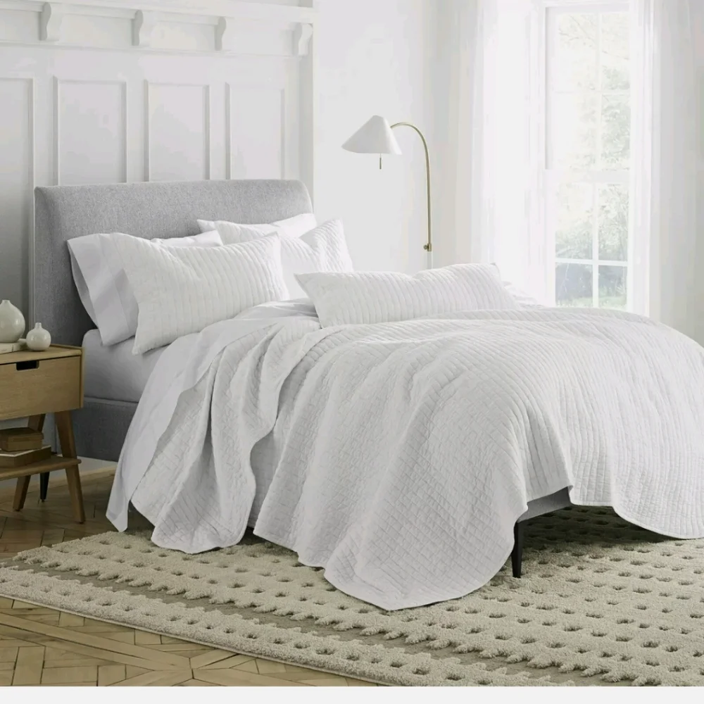 New Under The Canopy Organic cotton king size Essential Dash Quilt color white